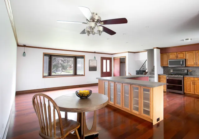 Photo 3 of Single family home for sale at 936 Estes St, Gurnee, IL 60031 | MLS# 12727015 | Listing updated on 2026-09-21