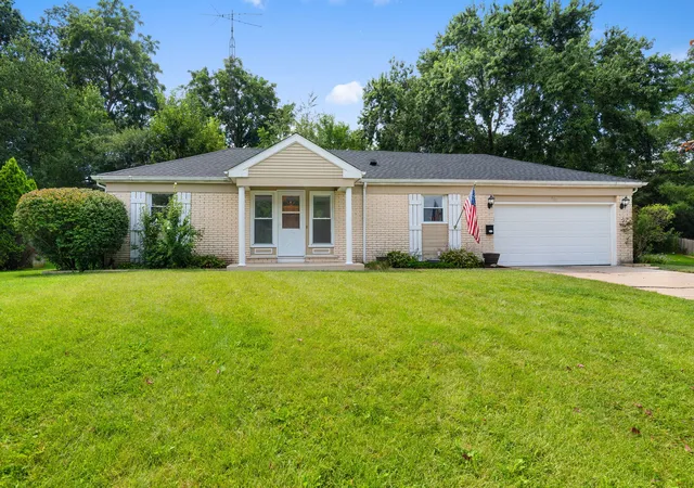 Photo 1 of Single family home for sale at 901 Hampton Ct, Mc Henry, IL 60050 | MLS# 12727084 | Listing updated on 2026-09-04