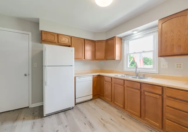 Photo 3 of Single family home for sale at 901 Hampton Ct, Mc Henry, IL 60050 | MLS# 12727084 | Listing updated on 2026-09-12