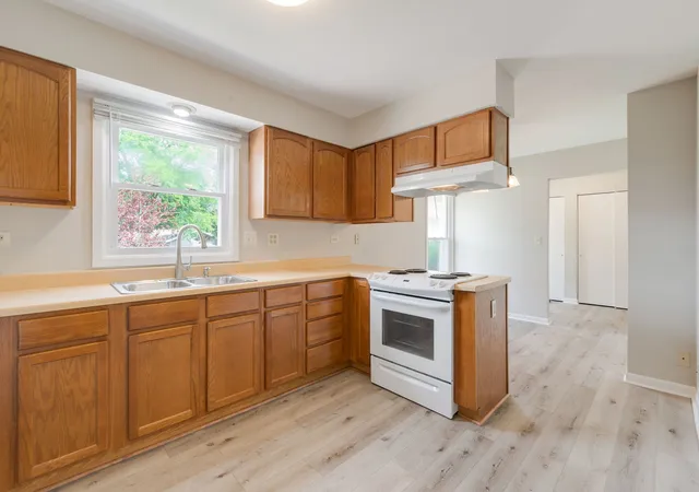 Photo 4 of Single family home for sale at 901 Hampton Ct, Mc Henry, IL 60050 | MLS# 12727084 | Listing updated on 2026-09-12