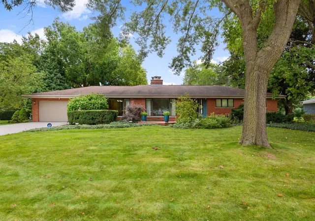 Photo 1 of Single family home for sale at 2327 S Circle Dr, Palatine, IL 60067 | MLS# 12727106 | Listing updated on 2026-10-01