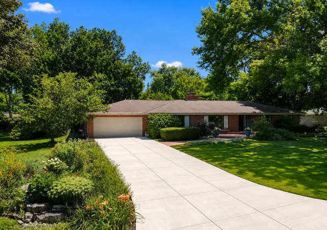 Photo 2 of Single family home for sale at 2327 S Circle Dr, Palatine, IL 60067 | MLS# 12727106 | Listing updated on 2026-10-01