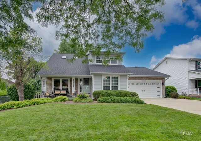 Photo 2 of Single family home for sale at 504 Tebay Pl, Schaumburg, IL 60194 | MLS# 12727114 | Listing updated on 2026-08-11