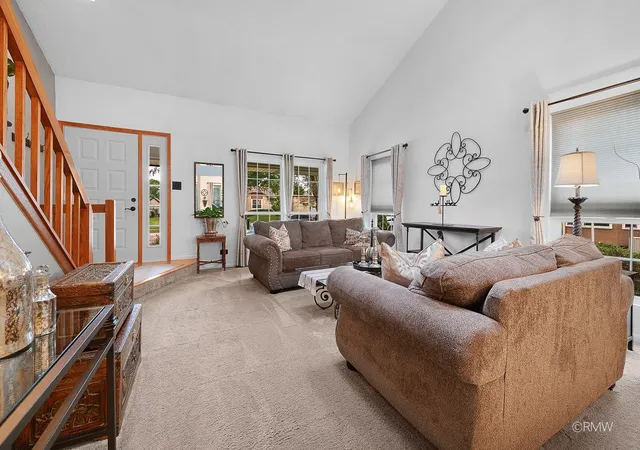 Photo 4 of Single family home for sale at 504 Tebay Pl, Schaumburg, IL 60194 | MLS# 12727114 | Listing updated on 2026-08-11