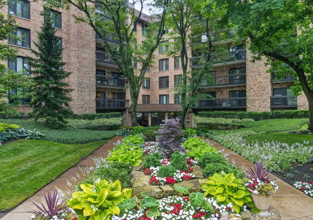 1st image of 1831 E Mission Hills Rd #106, Northbrook, IL 60062 | MLS# 12727135
