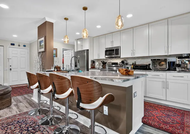 3rd image of 1831 E Mission Hls Rd, Northbrook, IL 60062