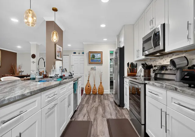4th image of 1831 E Mission Hls Rd, Northbrook, IL 60062