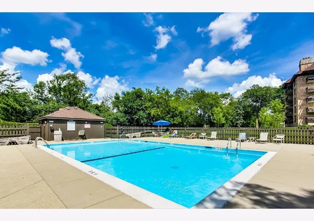 48th image of 1831 E Mission Hills Rd #106, Northbrook, IL 60062 | MLS# 12727135
