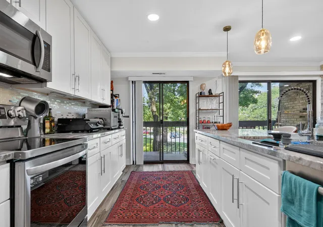 5th image of 1831 E Mission Hls Rd, Northbrook, IL 60062