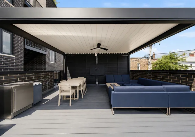 Listing Photo 2 - Condo for sale in building located at 1366 W Walton St, Chicago, IL 60642 - Unit #1E