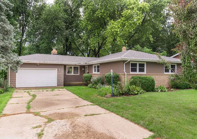 Photo 1 of Single family home for sale at 216 Fairmont Dr, De Kalb, IL 60115 | MLS# 12727155 | Listing updated on 2026-09-23