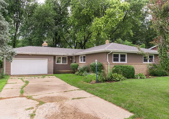 Photo 1 of Single family home for sale at 216 Fairmont Dr, De Kalb, IL 60115 | MLS# 12727155 | Listing updated on 2026-10-22