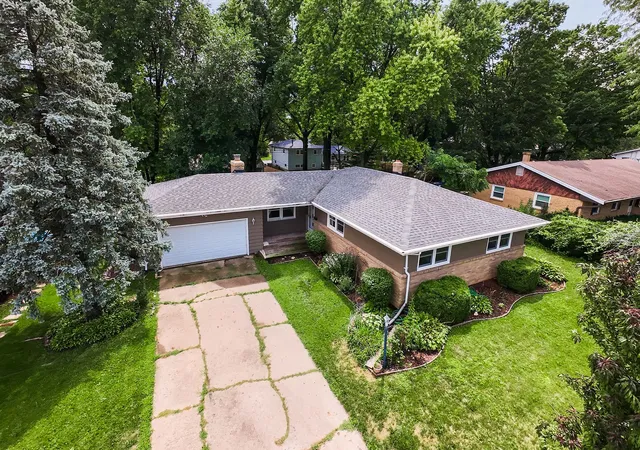 Photo 2 of Single family home for sale at 216 Fairmont Dr, De Kalb, IL 60115 | MLS# 12727155 | Listing updated on 2026-09-23