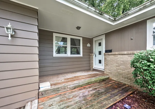 Photo 4 of Single family home for sale at 216 Fairmont Dr, De Kalb, IL 60115 | MLS# 12727155 | Listing updated on 2026-09-23