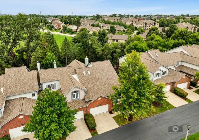 Photo 2 of Townhouse for sale at 11258 Melrose Ct, Orland Park, IL 60467 | MLS# 12727156 | Listing updated on 2026-09-15