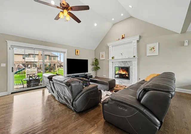 Photo 3 of Single family home for sale at 22620 Hunters Trl, Frankfort, IL 60423 | MLS# 12727166 | Listing updated on 2026-10-06