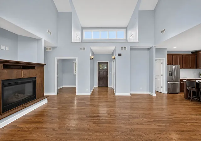 Photo 4 of Single family home for sale at 4938 W 116th Street, Alsip, IL 60803 | MLS# 12727175 | Listing updated on 2026-10-30