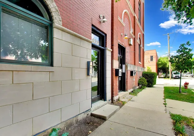 Photo 2 of Condo for sale at 428 N Noble St #3, Chicago, IL 60642 | MLS# 12727176 | Listing updated on 2026-09-02