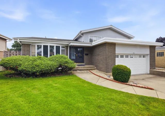 1st image of 461 Dorothy Dr, Des Plaines, IL 60016 | MLS# 12727216