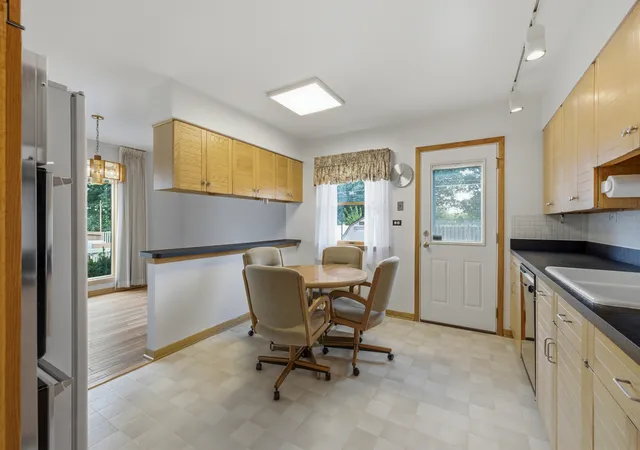 Photo 3 of Single family home for sale at 461 Dorothy Dr, Des Plaines, IL 60016 | MLS# 12727216 | Listing updated on 2026-08-27