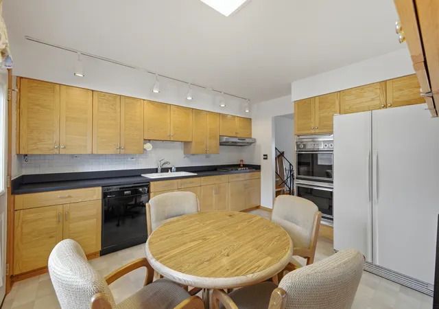 Photo 4 of Single family home for sale at 461 Dorothy Dr, Des Plaines, IL 60016 | MLS# 12727216 | Listing updated on 2026-08-27