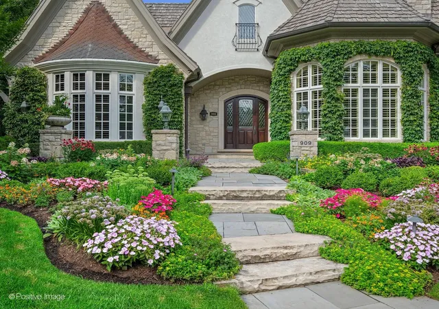 Photo 3 of Single family home for sale at 909 Cleveland Rd, Hinsdale, IL 60521 | MLS# 12727217 | Listing updated on 2026-09-11
