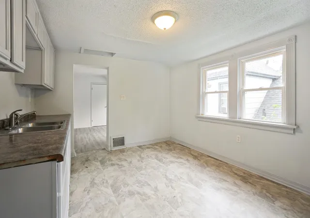 5th image of 924 14 1/2 St, Rock Island, IL 61201 | MLS# 12727233