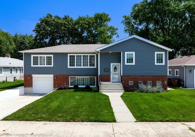 Photo 1 of Single family home for sale at 10007 S Kolin Ave, Oak Lawn, IL 60453 | MLS# 12727269 | Listing updated on 2026-09-13