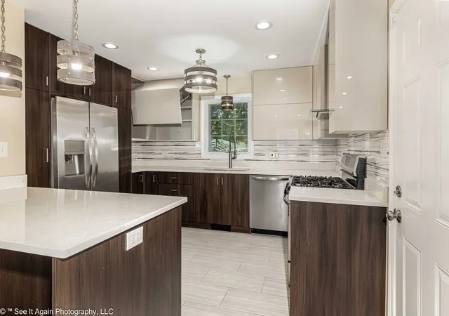 Photo 2 of Single family home for sale at 10007 S Kolin Ave, Oak Lawn, IL 60453 | MLS# 12727269 | Listing updated on 2026-09-13
