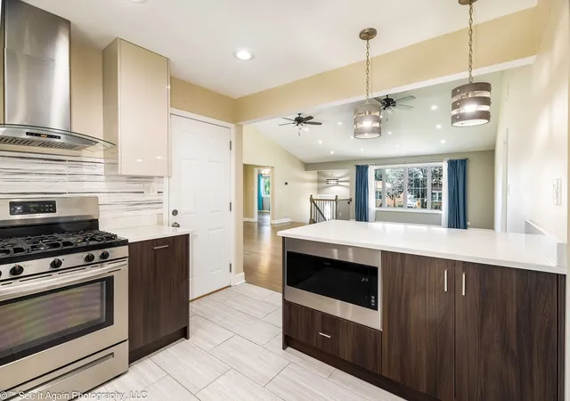 Photo 2 of Single family home for sale at 10007 S Kolin Ave, Oak Lawn, IL 60453 | MLS# 12727269 | Listing updated on 2026-09-13
