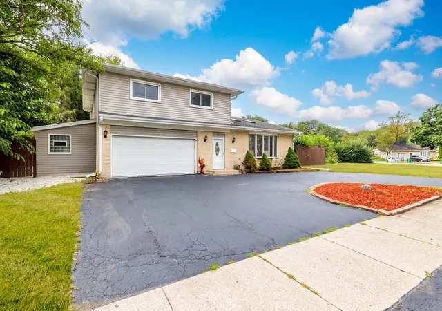 Photo 30 of Single family home for sale at 409 Hillcrest Ln, Lombard, IL 60148 | MLS# 12727296 | Listing updated on 2026-08-13
