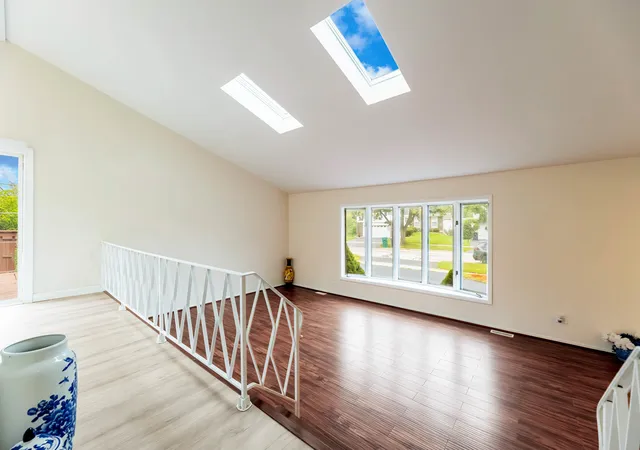 Photo 4 of Single family home for sale at 409 Hillcrest Ln, Lombard, IL 60148 | MLS# 12727296 | Listing updated on 2026-08-13
