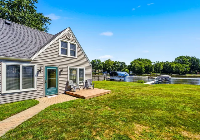 Photo 3 of Single family home for sale at 4400 Riverside Dr, Crystal Lake, IL 60014 | MLS# 12727306 | Listing updated on 2026-10-05