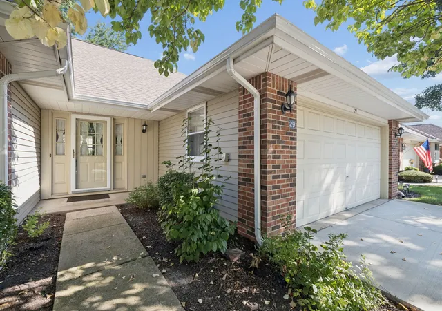 Photo 2 of Townhouse for sale at 29 Fallcreek Cir, Montgomery, IL 60538 | MLS# 12727320 | Listing updated on 2026-09-14