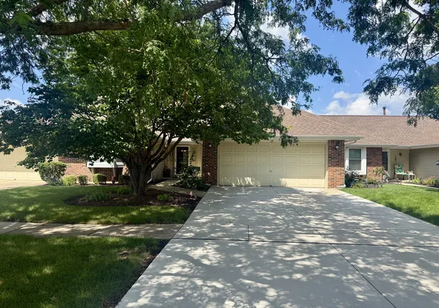 Photo 3 of Townhouse for sale at 29 Fallcreek Cir, Montgomery, IL 60538 | MLS# 12727320 | Listing updated on 2026-09-18