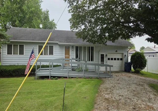 Photo 1 of Single family home for sale at 319 Cedar St, Hoopeston, IL 60942 | MLS# 12727377 | Listing updated on 2026-09-03