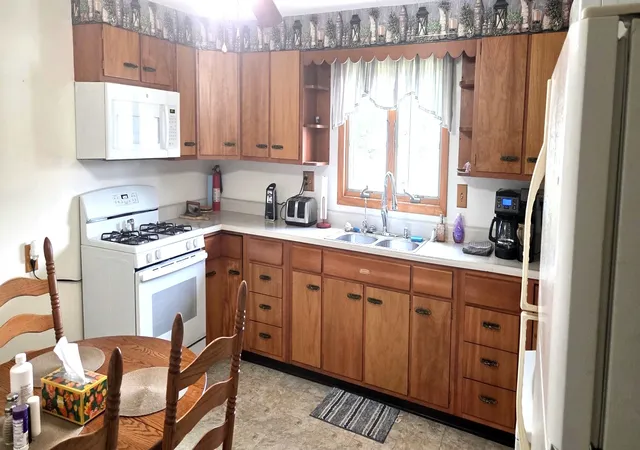 Photo 2 of Single family home for sale at 319 Cedar St, Hoopeston, IL 60942 | MLS# 12727377 | Listing updated on 2026-09-03