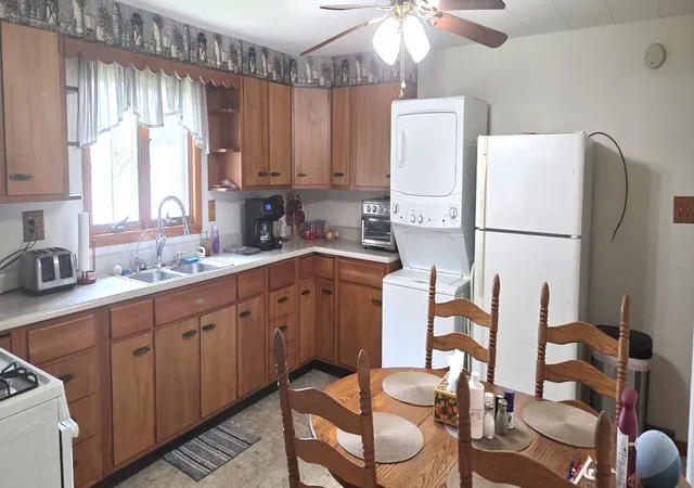 Photo 4 of Single family home for sale at 319 Cedar St, Hoopeston, IL 60942 | MLS# 12727377 | Listing updated on 2026-09-03
