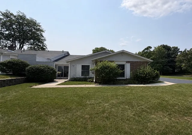 Photo 1 of Townhouse for sale at 3150 W Carthage Dr #4, Freeport, IL 61032 | MLS# 12727383 | Listing updated on 2026-10-27