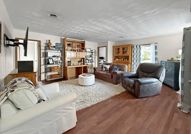 Photo 2 of Townhouse for sale at 3150 W Carthage Dr #4, Freeport, IL 61032 | MLS# 12727383 | Listing updated on 2026-10-27