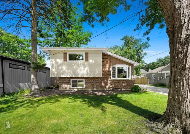Photo 1 of Single family home for sale at 511 S Highland Ave, Lombard, IL 60148 | MLS# 12727406 | Listing updated on 2026-09-10