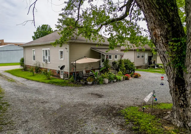 Photo 2 of Single family home for sale at 206 W White St, Marion, IL 62959 | MLS# 12727434 | Listing updated on 2026-08-31