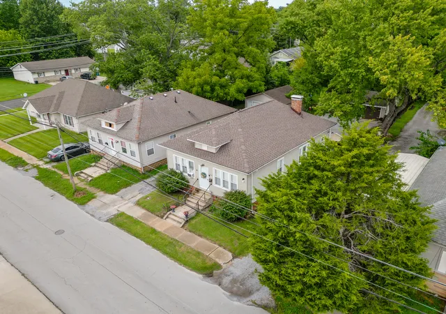 Photo 3 of Single family home for sale at 206 W White St, Marion, IL 62959 | MLS# 12727434 | Listing updated on 2026-08-31