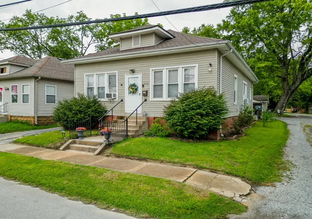 Photo 45 of Single family home for sale at 206 W White St, Marion, IL 62959 | MLS# 12727434 | Listing updated on 2026-08-31