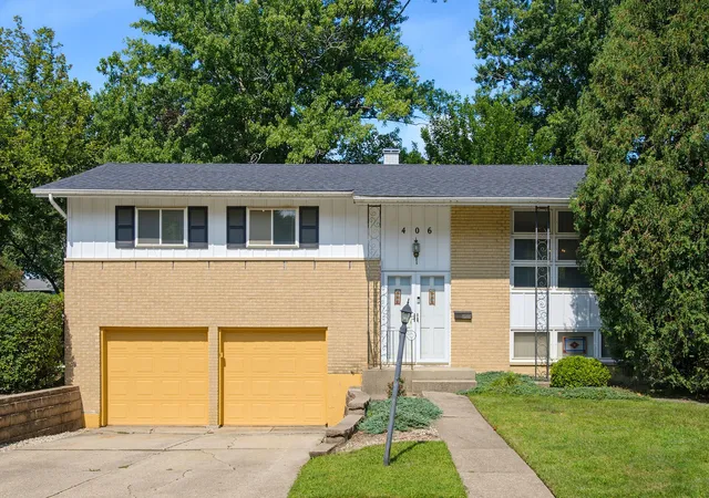 Photo 2 of Single family home for sale at 406 N Williams Dr, Palatine, IL 60074 | MLS# 12727448 | Listing updated on 2026-09-01