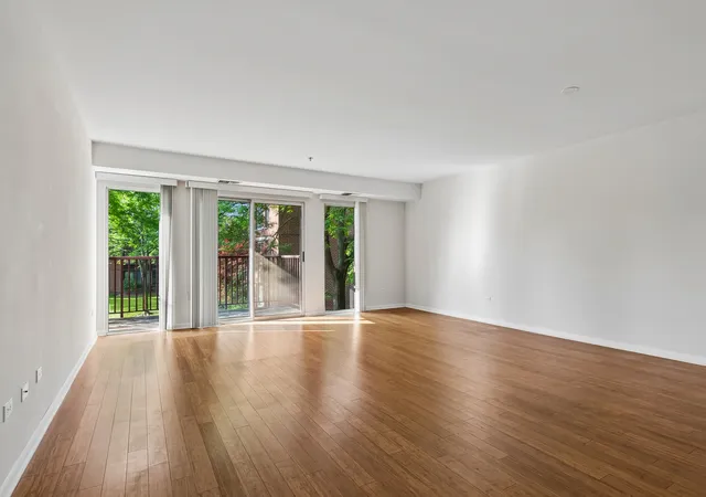 2nd image of 381 Kelburn Rd #214, Deerfield, IL 60015 | MLS# 12727458