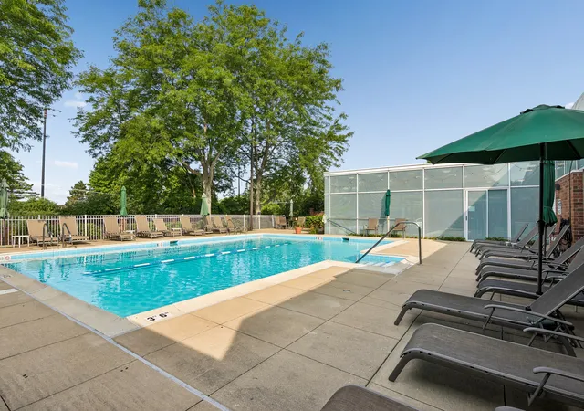 2nd image of 381 Kelburn Rd, Deerfield, IL 60015
