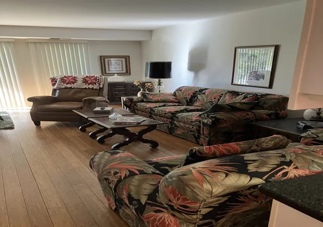 4th image of 381 Kelburn Rd, Deerfield, IL 60015
