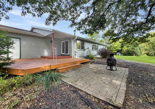 Photo 3 of Single family home for sale at 705 Chelsea Ct, Freeport, IL 61032 | MLS# 12727472 | Listing updated on 2026-10-21