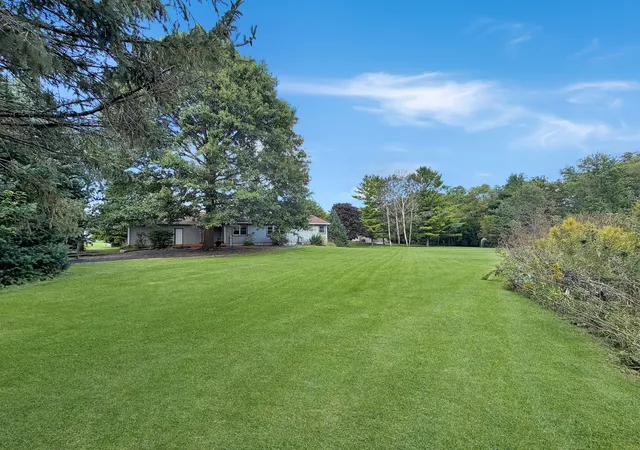 Photo 3 of Single family home for sale at 705 Chelsea Ct, Freeport, IL 61032 | MLS# 12727472 | Listing updated on 2026-10-21
